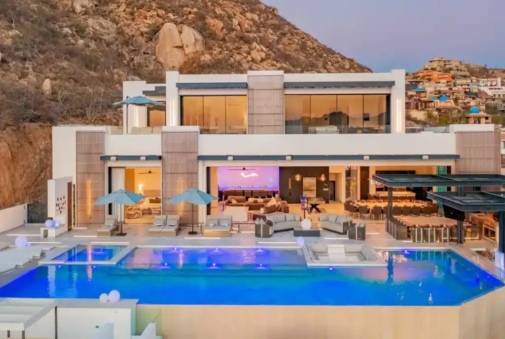 villa vs hotel